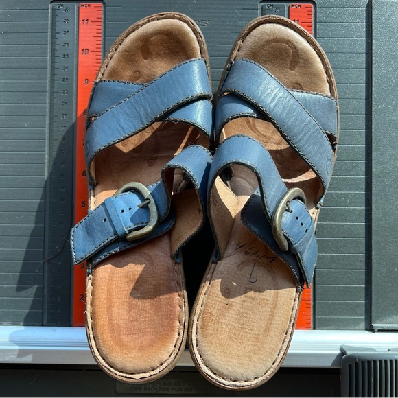 Women’s Size 9 Born sandals - Picture 9 of 9